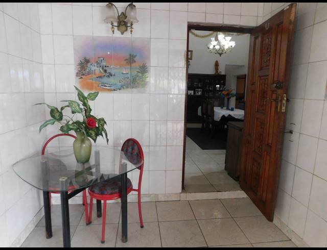 5 BEDROOM HOUSE FOR SALE IN UMHLATUZANA